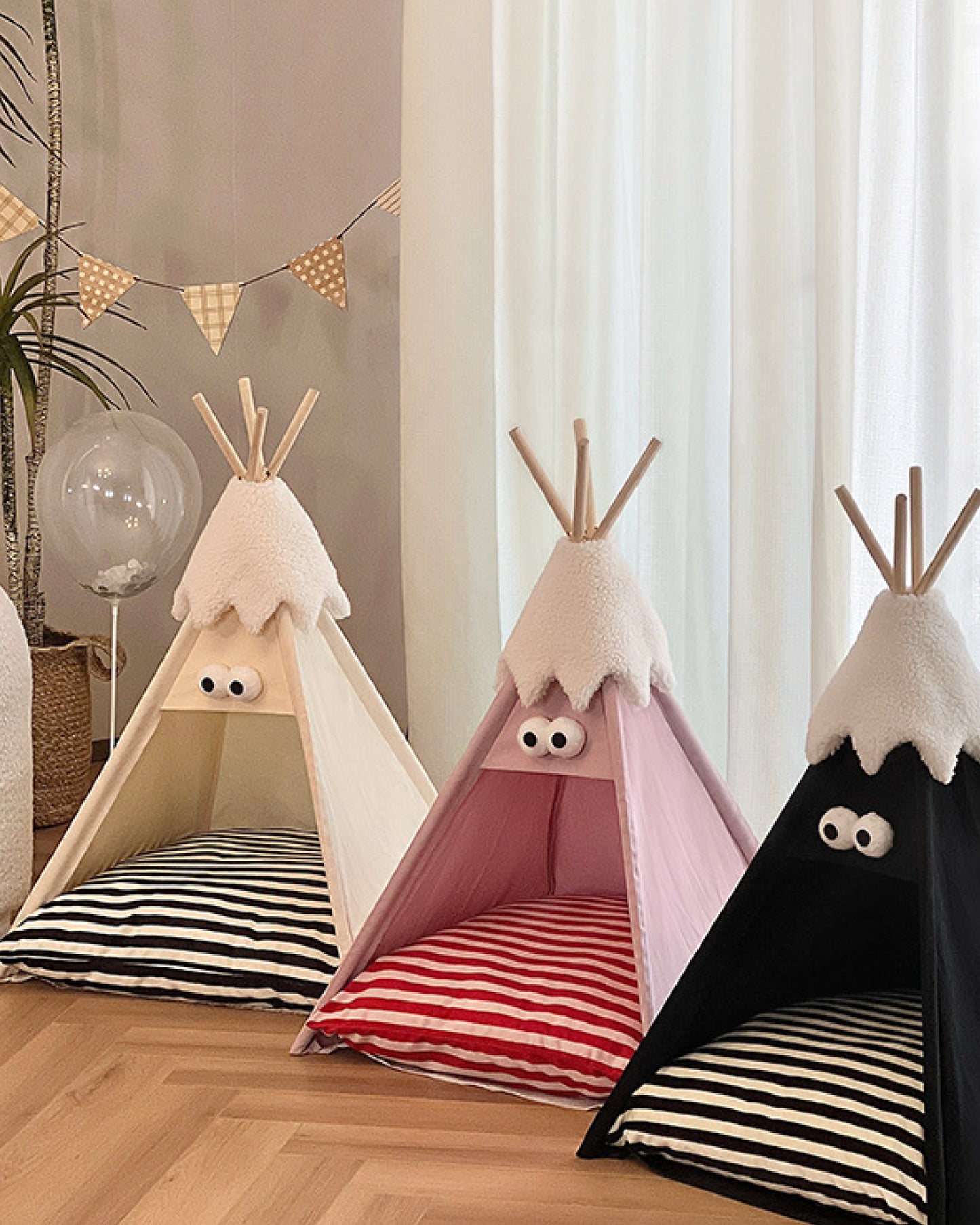 Cute Eyes Pet Tent Bed